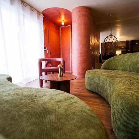 Triplex Design Avec Rooftop Et Salle Cinéma